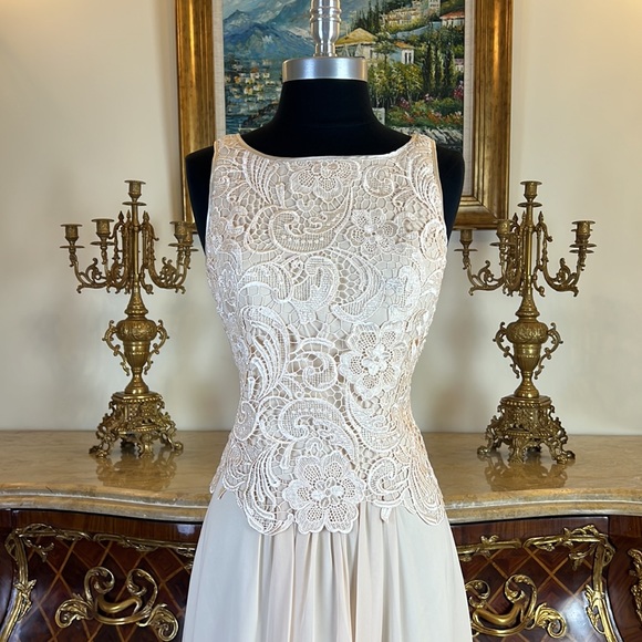 Women’s formal embroidery bodice mother of bride dress - Picture 3 of 6